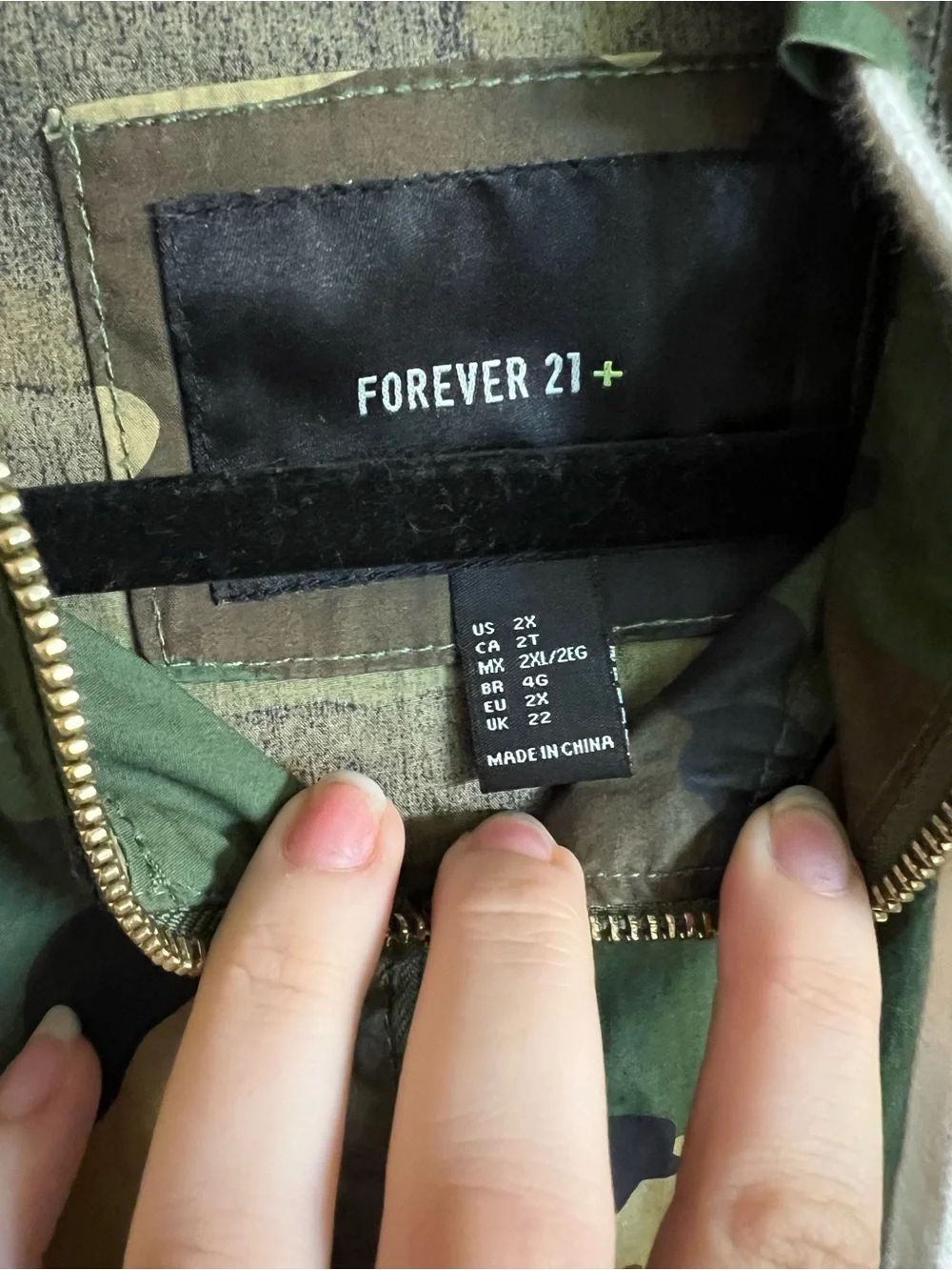 Forever 21 Women’s/Unisex Camo Hooded Windbreaker Jacket - Green/Beige/Black